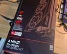 La variante XFX Pro Gaming de la próxima Radeon RX 9060 XT. (Fuente de la imagen: uesato_hinata en Reddit)