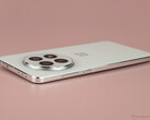 Consideramos el OnePlus 13 una especie de "revolución de la batería" cuando lo analizamos el año pasado. (Fuente de la imagen: Notebookcheck)