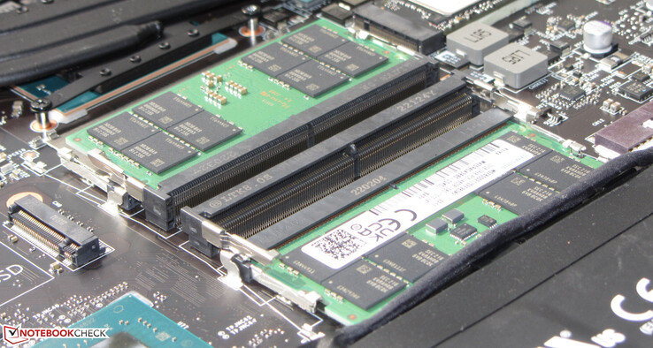 El portátil ofrece opciones para aumentar aún más el rendimiento del sistema: por ejemplo, sólo dos de las cuatro ranuras de RAM están ocupadas.
