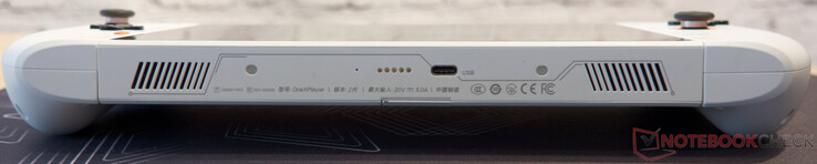parte inferior: clavijas para conectar el teclado, USB C 3.2 con alimentación y DisplayPort