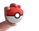 La Poké Ball clásica oficial, roja y blanca.