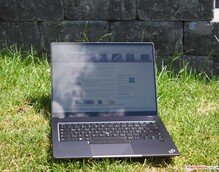 El PrimeBook Circular con luz solar directa