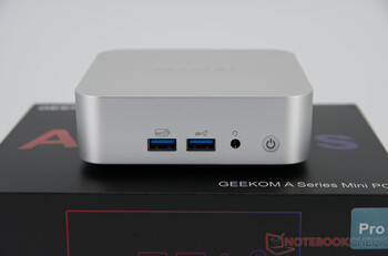 Geekom A5 Pro 2026 - Conexiones en la parte delantera