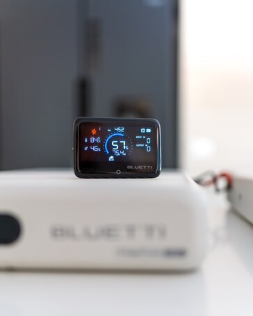 Bluetti también ofrece la pantalla magnética opcional Display 1 