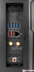 Puertos externos en la parte trasera del Corsair One i300