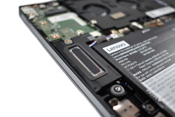 Altavoces en la parte inferior: ThinkPad Z13