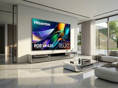El televisor Hisense 116UXS (en la imagen colgado en la pared de un salón) se expone en CES 2026. (Fuente de la imagen: Hisense)