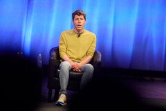 Sam Altman ha abogado por una &quot;fusión&quot; entre humanos y máquinas. (Fuente de la imagen: Jared Charney, MIT)