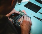 Apple ha facilitado a los aficionados al bricolaje la reparación de sus propios iPhones (imagen vía Unsplash)