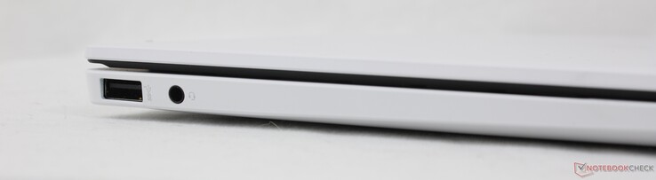 Izquierda: USB-A (5 Gbps), auriculares de 3,5 mm