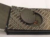 El colgante Quantum es uno de los diez productos que emiten bajos niveles de radiación ionizante. (Fuente de la imagen: ANVS Netherlands)