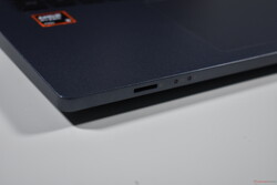 Acer TravelMate P4: lector de tarjetas microSD