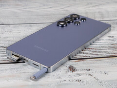 El Galaxy S26 Ultra podría cargar su batería más rápido que el Galaxy S25 Ultra mostrado aquí (fuente de la imagen: Notebookcheck)