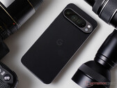 El Pixel 9 Pro XL es uno de los varios smartphones elegibles para la última actualización de Google Android 15. (Fuente de la imagen: Notebookcheck)