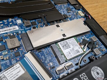 Espacio para una sola unidad SSD M.2 PCIe4 x4 interna