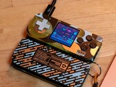 El PicoSystem es una consola de juegos portátil basada en el microcontrolador RP2040. (Fuente de la imagen: Pimoroni)