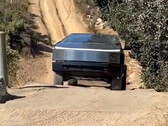 Pruebas todoterreno de Cybertruck en los "pasos" de Hollister Hills SVRA (imagen: Dima Zeniuk/X)
