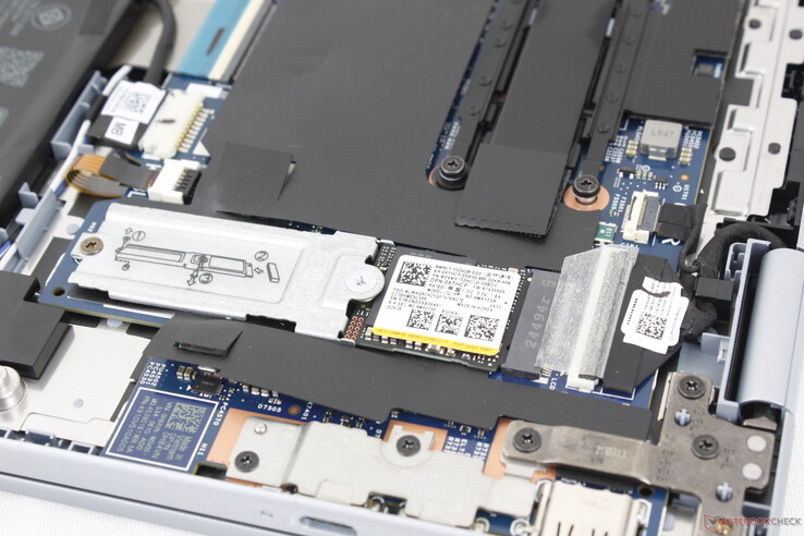 Admite una única unidad SSD M.2 PCIe4 x4 NVMe de hasta 80 mm de longitud