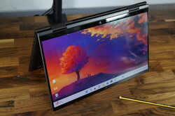 HP Envy x360 15 AMD con bisagras de 360 grados