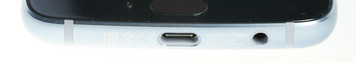 parte inferior: puerto USB-C, puerto de audio de 3,5 mm