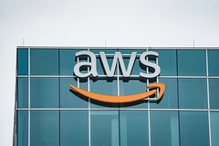 Amazon está gastando mucho dinero en chips de IA para reducir su dependencia de Nvidia (Fuente de la imagen: Wikimedia Commons)
