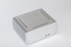 La carcasa UP3 de Turemetal es compacta pero ofrece un potencial de disipación del calor excepcional (Fuente de la imagen: ChipHell)