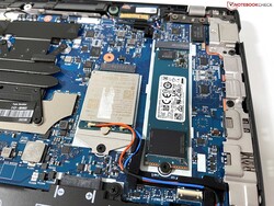 La unidad SSD M.2-2280 es compatible con PCIe 4.0 y puede ser sustituida.