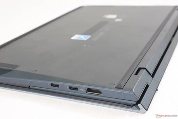 Cuando está cerrado, el UX482 se parece a cualquier portátil normal de tipo "clamshell" pero con una parte trasera ligeramente más gruesa