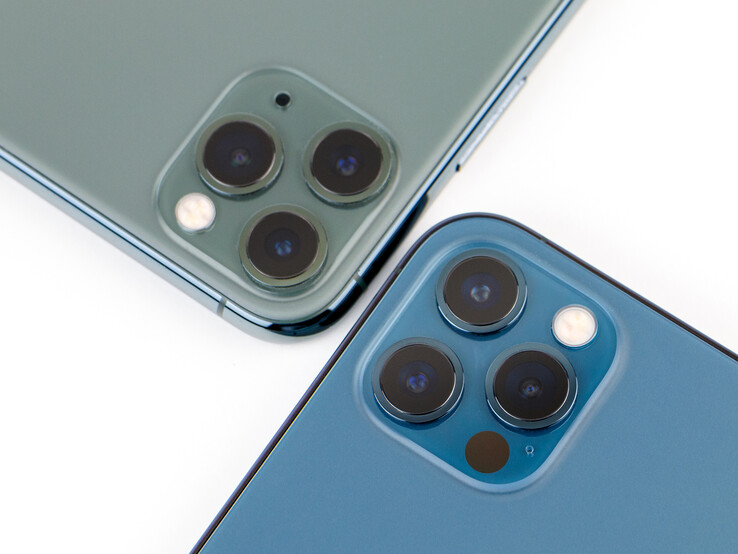 cámaras iPhone 11 Pro (verde) e iPhone 12 Pro (azul)