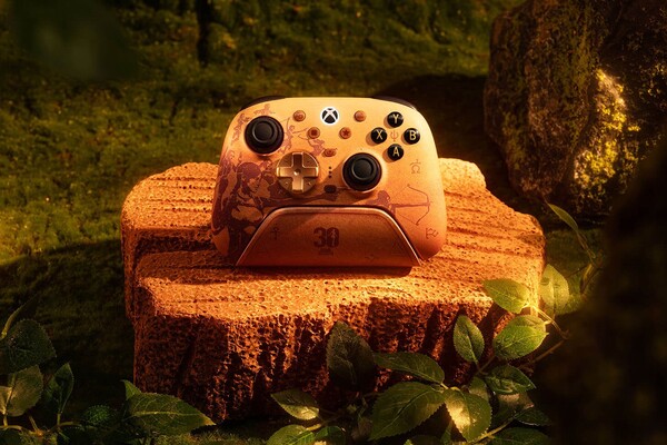 El mando «The Ultimate 3 Tomb Raider» para Xbox, edición del 30.º aniversario de Tomb Raider, puede conectarse de forma inalámbrica a las consolas Xbox.