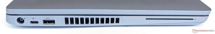 Izquierda: red eléctrica, 1x USB 3.2 Gen1 tipo C, 1x USB 3.2 Gen1 tipo A, salida de ventilador, lector de Smartcard
