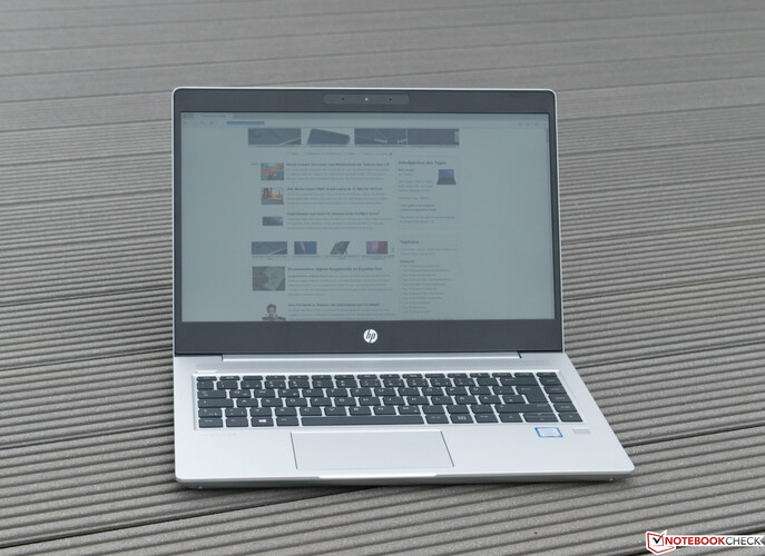 El HP ProBook 440 G6 bajo un cielo cubierto
