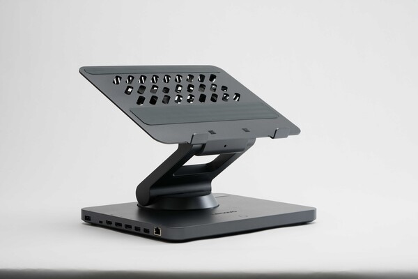 El Lenovo Smart Motion Concept parece doblar como un muelle a juzgar por los puertos en el lado. (Fuente de la imagen: Lenovo)