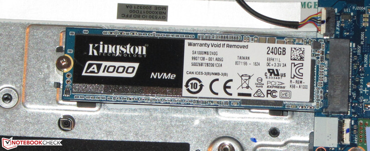 ...se pueden utilizar los SSD en el formato más común M.2 2280. Hemos instalado un modelo Kingston A1000 para hacer pruebas.