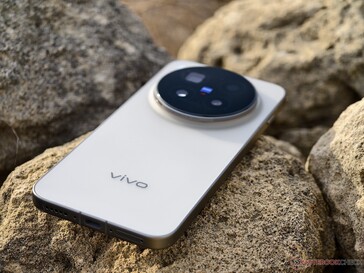 ...hace un buen papel como teléfono con cámara.