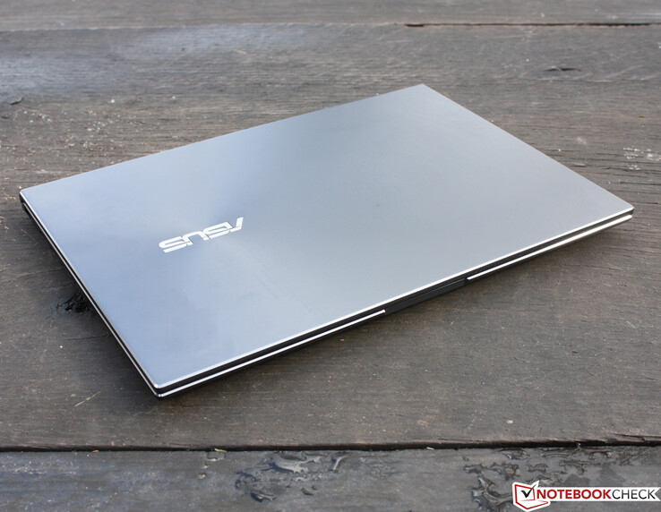 ASUS ZenBook 14X OLED: chasis de aluminio ajustado