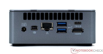 Parte trasera: conexión de alimentación, puerto de mini-pantalla, RJ45, 2x USB 3.2 Gen 2, USB4, HDMI