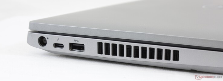 Izquierda: Adaptador AC, USB-C con Thunderbolt 3, USB-A 3.2 Gen. 1, Lector de tarjetas inteligentes (opcional)