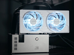 El NXPort con una tarjeta gráfica de sobremesa de doble ranura instalada. (Fuente de la imagen: Marc Taraz & NXPort)