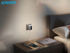 Según se informa, el nuevo cargador de pared Anker Prime de 160 W contará con tres puertos. En la imagen, el cargador portátil de 140 W cargando un Apple Watch, un iPhone y un MacBook. (Fuente de la imagen: Anker - editado)