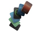El banco de energía magnético Pitaka Aramid Fiber está disponible en los acabados Aramid Fiber moonrise, black, sunset, alien, forest green y ocean blue (Fuente de la imagen: Pitaka)