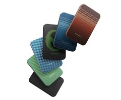 El banco de energía magnético Pitaka Aramid Fiber está disponible en los acabados Aramid Fiber moonrise, black, sunset, alien, forest green y ocean blue (Fuente de la imagen: Pitaka)