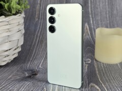 Notebookcheck ha analizado el Samsung Galaxy S25 (Fuente de la imagen: Marcus Herbrich)