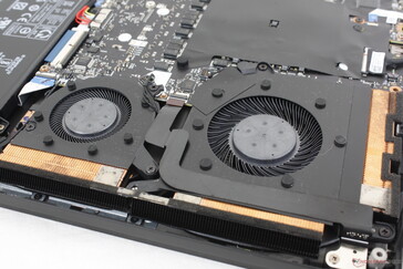 Lenovo afirma que la refrigeración líquida integrada es sólo para los módulos VRAM y no para la CPU o la GPU