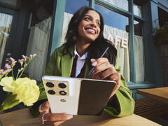 El Motorola Razr Fold admite la entrada con lápiz óptico a través del Moto Pen Ultra.