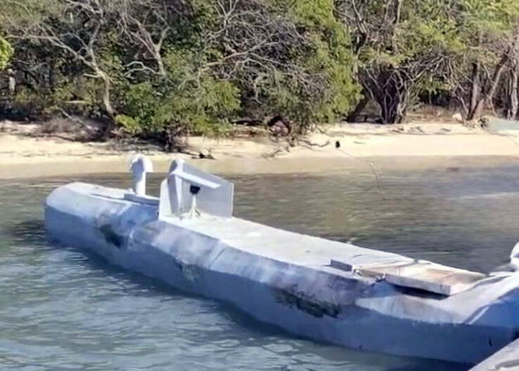 El narcosubmarino equipado con Starlink estaba guiado por dos antenas parabólicas y contaba con dos cámaras de observación.