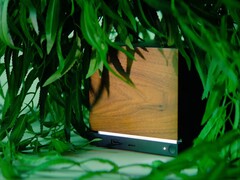 Máquina de vapor con placa frontal de madera.