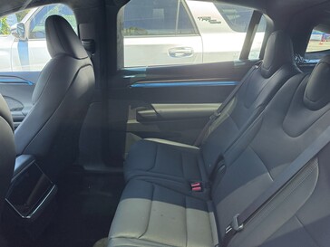 interior renovado del Model X 2026