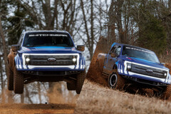 El Ford F-150 Lightning Switchgear está empezando a acercarse al territorio de los trophy trucks eléctricos. (Fuente de la imagen: Ford - editado)