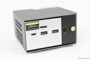 Frontal: USB-C 4.0 con DisplayPort 1.4 + Power Delivery 3.0, 2x USB-A 3.2 Gen. 2 (10 Gbps), OcuLink (PCIe4 x4), auriculares de 3,5 mm, botón de encendido